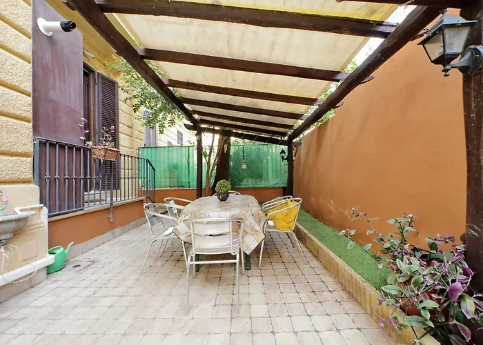 Lovely Trastevere With Amazing Garden Apartment
